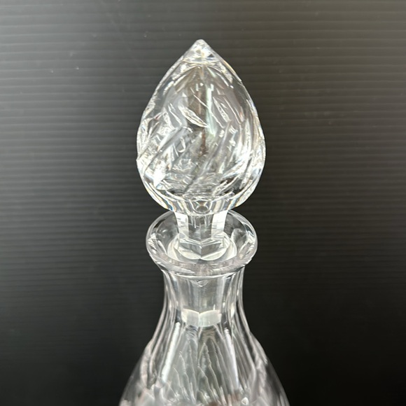 Decanter by Stuart England Signed Crystal ‘Lyric’ Swirl and Leaf Pattern 11”H - Picture 3 of 11